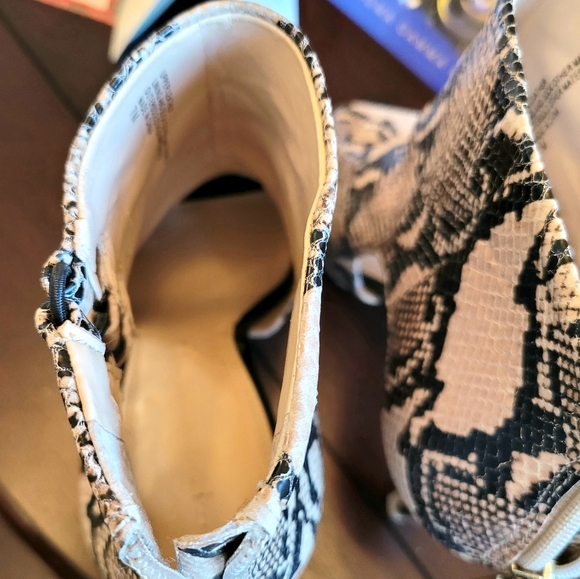 Banana Republic Averie Snakeskin Booties, 7M - Picture 6 of 14